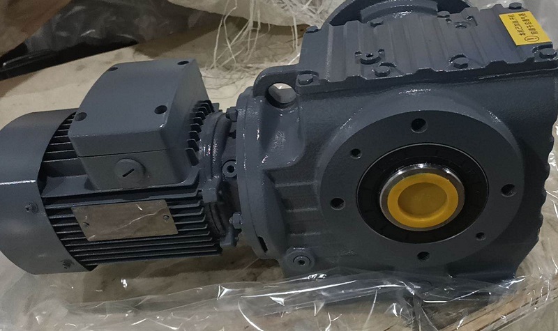 陶瓷加工設(shè)備減速機,4KW電機減速機,4000W減速電機.jpg